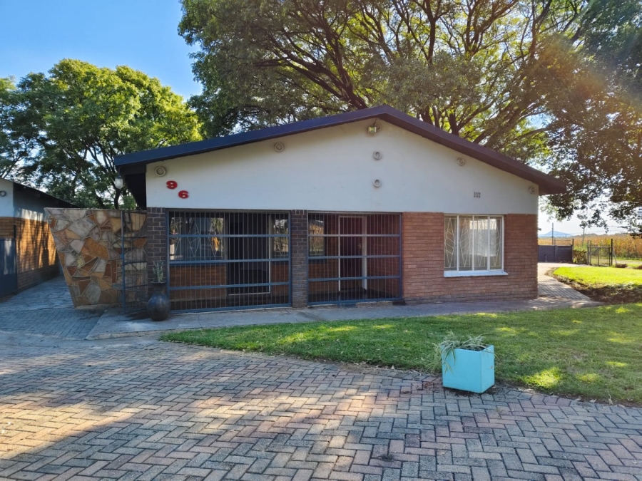 To Let 4 Bedroom Property for Rent in Hartbeesfontein North West